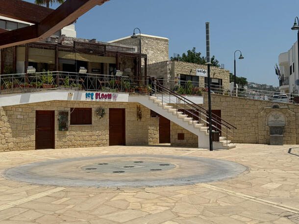 Themoula's Bar &amp; childrens play fountain