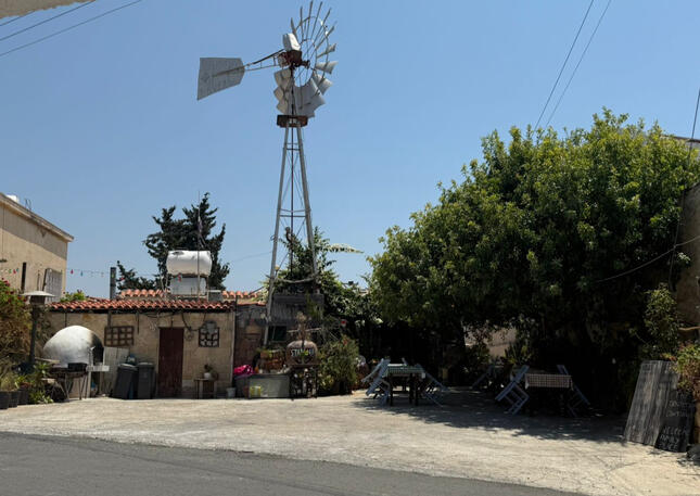 Stamna taverna with traditional old oven